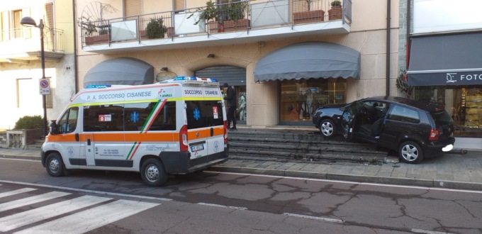 sbanda-e-finisce-contro-il-muro