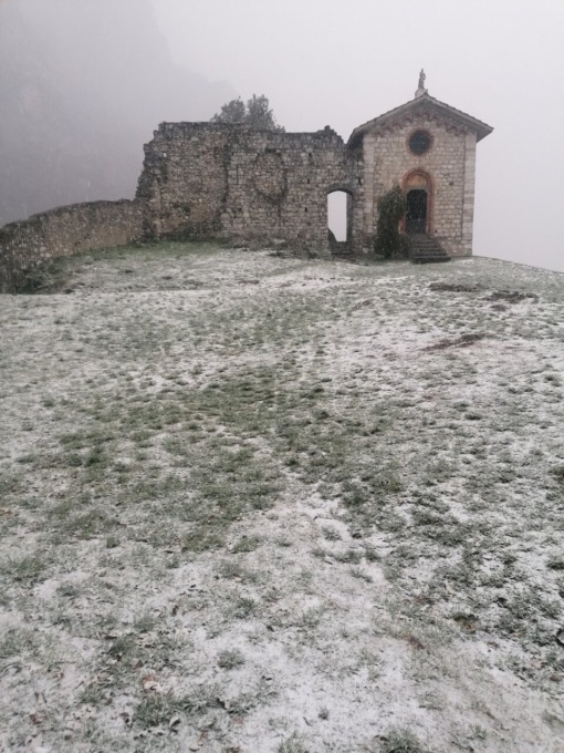 neve alla rocca dell'innominato