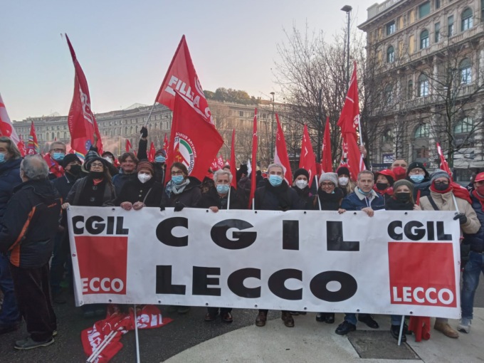 Sciopero generale: lecchesi in piazza a Milano