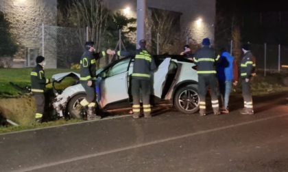 Carambola tra Brivio ed  Airuno, dopo lo scontro le auto finiscono fuori strada, due in ospedale