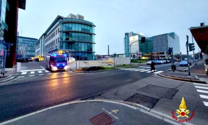 Esplosione all’alba del Natale a Milano: grave una donna