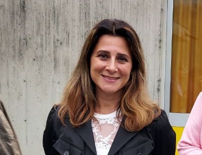 Urina in piazza e rivolge insulti irripetibili alla sindaca