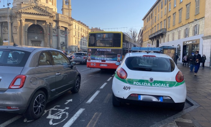 Ragazzino scorda il green pass e sale sul bus, multato il padre