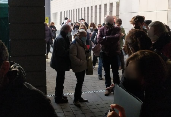 No ai tamponi in ospedale a Lecco senza prenotazione, Asst: “Nemmeno ai minori se asintomatici”