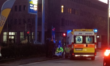 Caduta a terra, ferita una donna