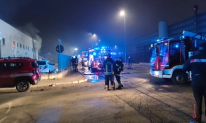 Incendio alla Re Tech Life, il titolare: “In fumo il lavoro di 15 anni” – VIDEO