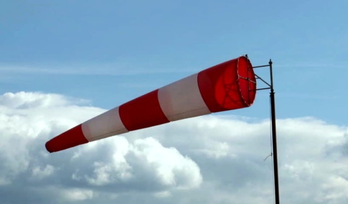 Allerta meteo per vento forte sul Lecchese