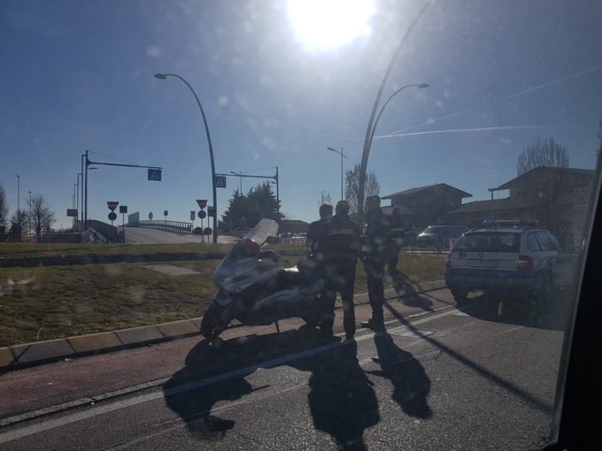 Incidente a Calusco d’Adda, motociclista elitrasportata in ospedale FOTO