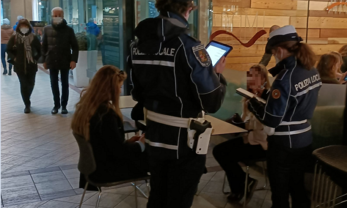 “A spasso” senza mascherina: tre multati in un giorno