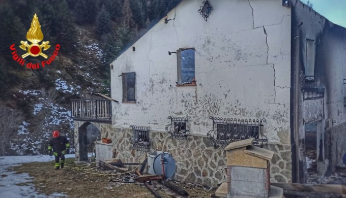 Capodanno di fuoco: incendi da Premana al Meratese FOTO e VIDEO