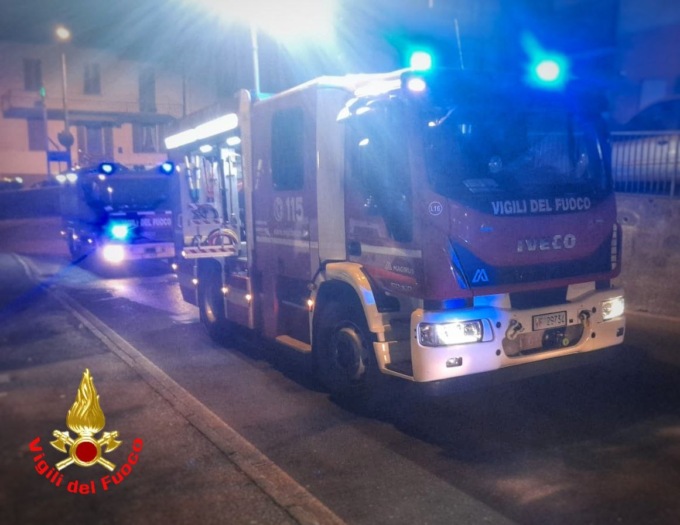 Incendio appartamento, salvata una donna