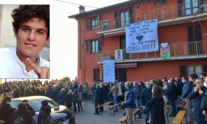 Lacrime, trattori, striscioni e palloncini nerazzurri per l’addio a “Totti”