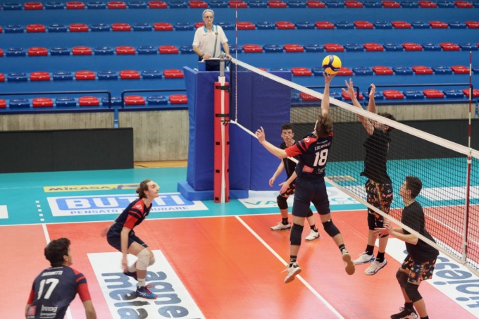 Pallavolo Cisano: l’U15 sbanca Treviglio nel big match di giornata, bene ma non benissimo l’U19 FOTO
