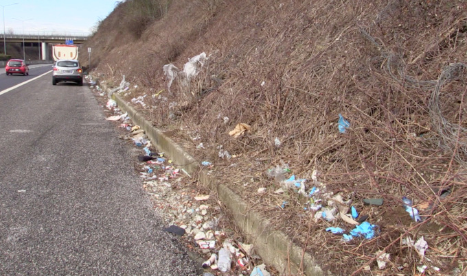 Le strade bergamasche sono ormai delle discariche. Un’inciviltà mai vista prima