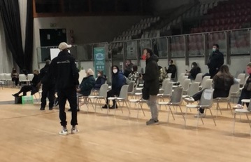 Al Palataurus aperto di sera 83 vaccinazioni