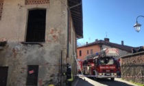 Cascina a fuoco in centro Sabbione