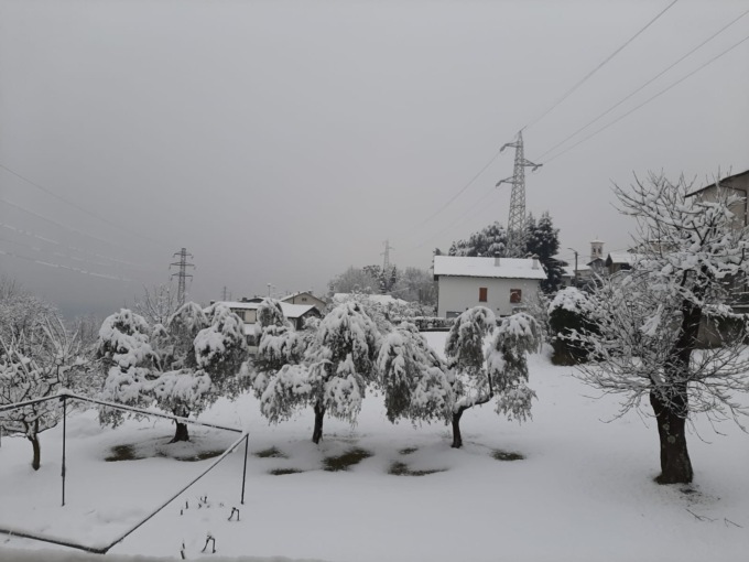 La neve è arrivata davvero, le suggestive immagini del Lecchese imbiancato