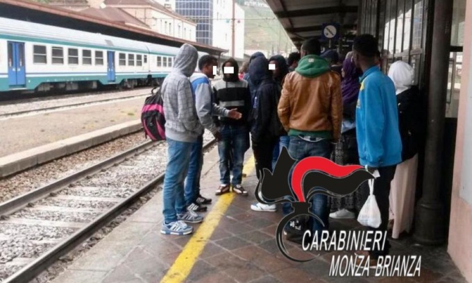 Controlli nelle stazioni del Besanino: 150 identificati, trovata droga