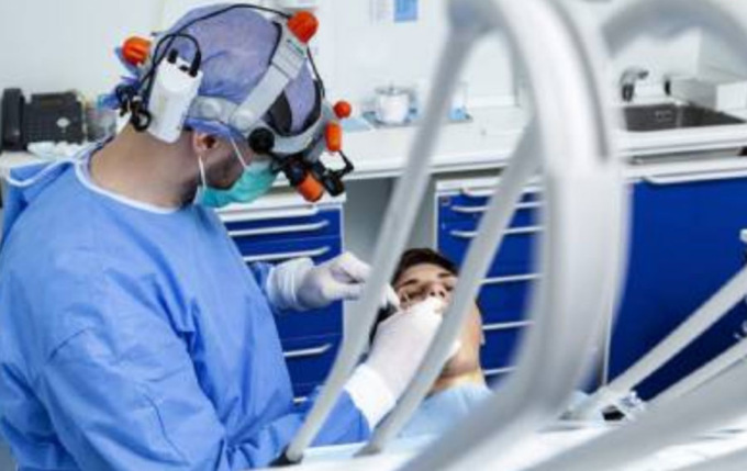 Implantologia dentale: non rinunciare a un sorriso perfetto, a qualsiasi età!