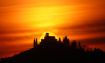 Le foto mozzafiato del tramonto a Montevecchia