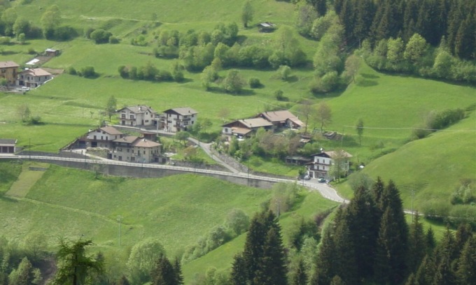 Donna uccisa e fatta a pezzi: il cadavere trovato in un dirupo in Valcamonica