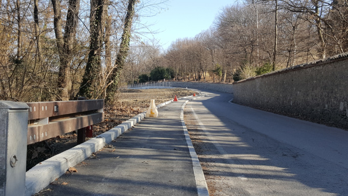 Marciapiede in via Copernico, ricominciano i lavori