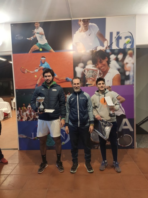 Tennis, dopo una bellissima finale vince Jacopo Lenzi del circolo Grillo
