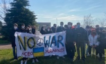 Guerra in Ucraina, la manifestazione del liceo Agnesi LE FOTO