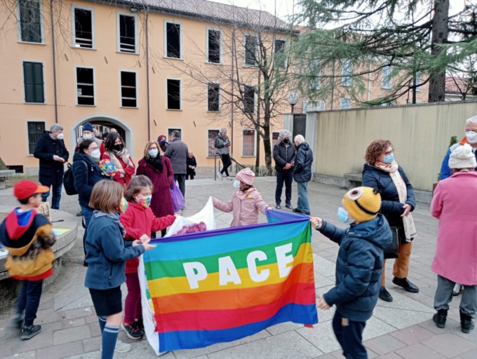 Osnago scende in piazza per la pace