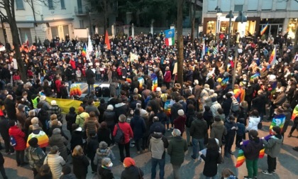 L’urlo della piazza di Merate: “No alla guerra”