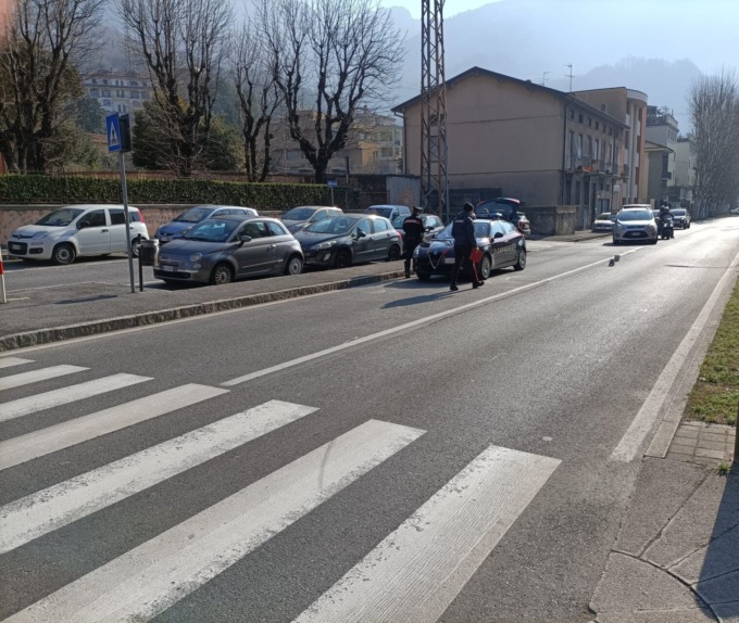 Investita davanti alle scuole: trasportata in ospedale in codice rosso