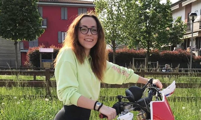 Morta in moto mentre andava a scuola: si è spento il sorriso della giovane Camilla