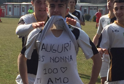 Segna e dedica il gol alla bisnonna centenaria