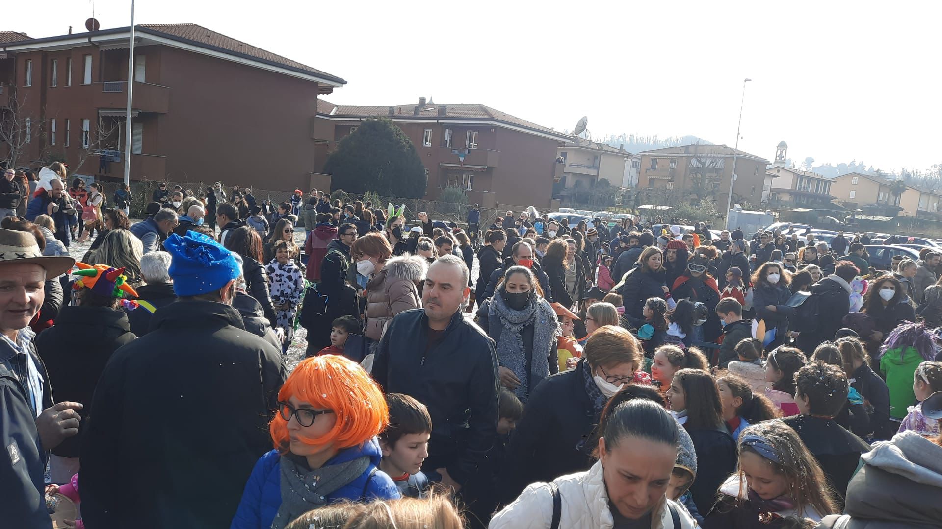 Coriandoli, magia e maschere: il gran successo del carnevale di Brivio -  Prima Merate