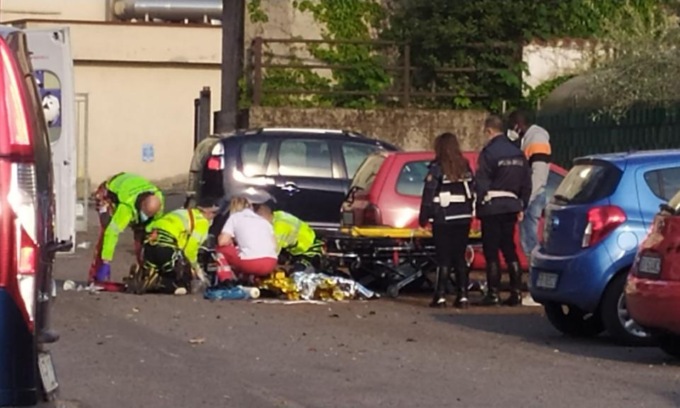 Si accascia in strada per un malore, muore 54enne