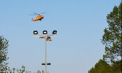 Bambino di 10 anni in bici urtato da un’auto: trasportato in ospedale in elicottero