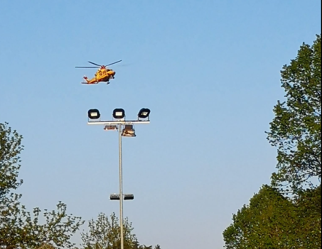 Bambino di 10 anni in bici urtato da un’auto: trasportato in ospedale in elicottero