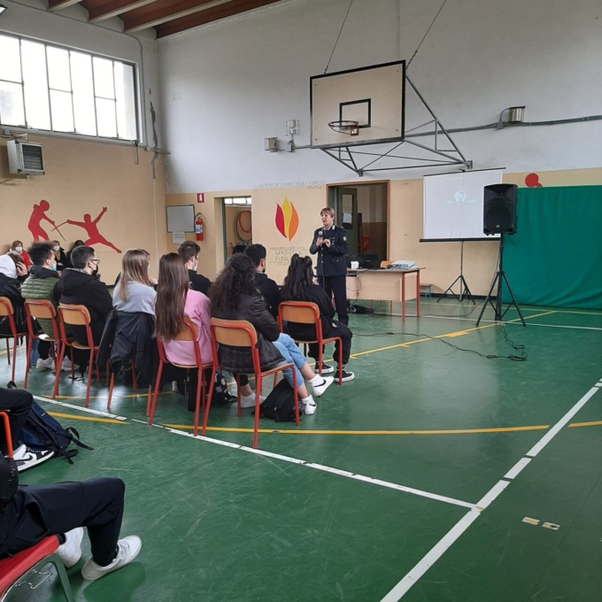 O bevi… o guidi: studenti a lezione di sicurezza stradale