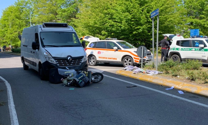 Travolta da un furgone mentre consegnava le lettere: muore postina di 29 anni