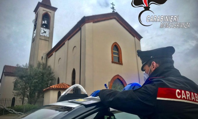 Tenta la truffa al don, ma le volontarie della parrocchia la fanno prendere