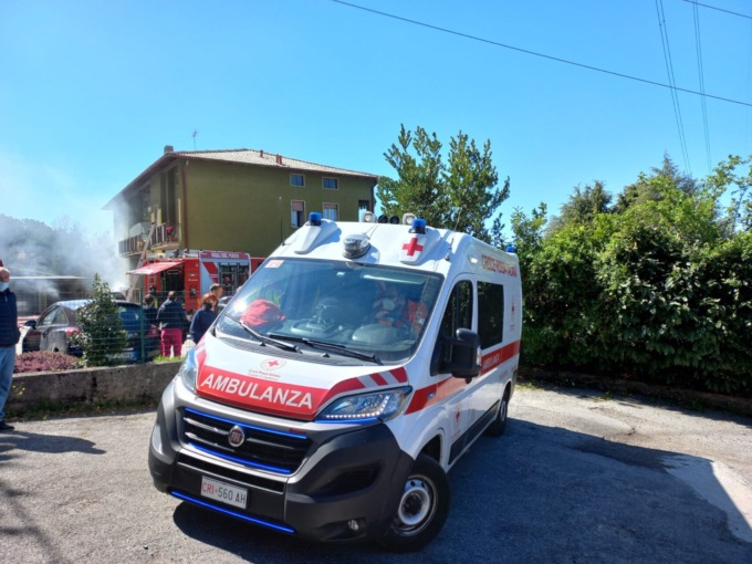 L'intervento dei Vigili del fuoco in via provinciale