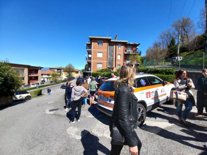 L'intervento dei Vigili del fuoco in via provinciale