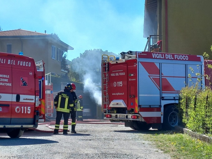 L'intervento dei Vigili del fuoco in via provinciale