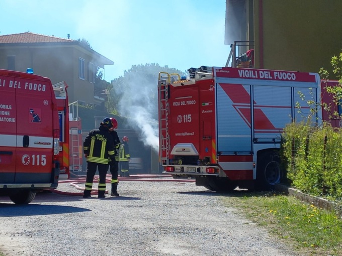 L'intervento dei Vigili del fuoco in via provinciale