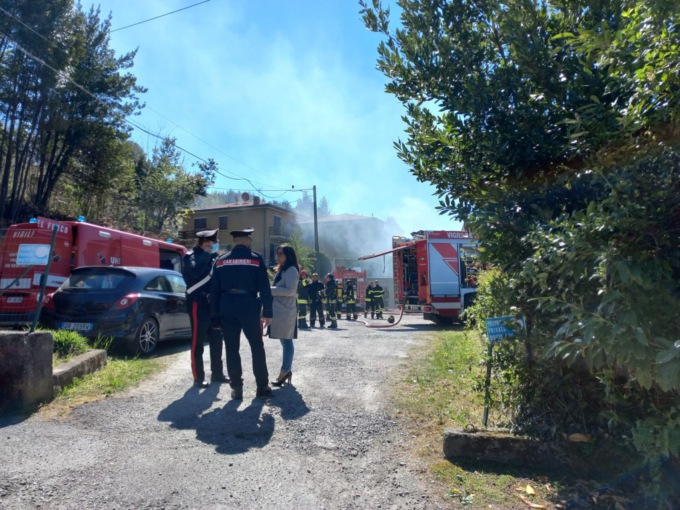 L'intervento dei Vigili del fuoco in via provinciale