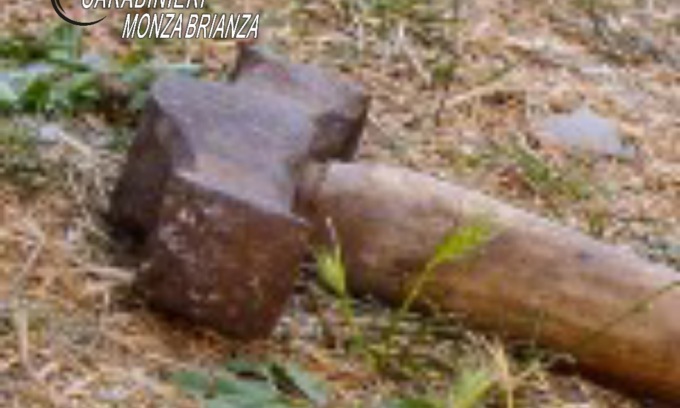 La lite tra automobilisti finisce a martellate alla testa