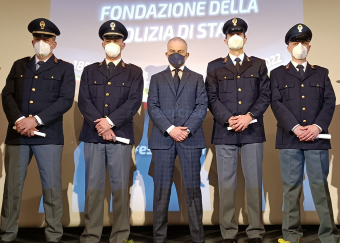 I riconoscimenti assegnati ai poliziotti lecchesi