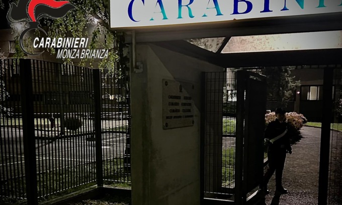 Preso a cinghiate dal patrigno per aver risposto male: 14enne si rifugia dai Carabinieri