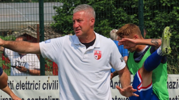 Calcio, Achille Mazzoleni non è più il tecnico della Casatese