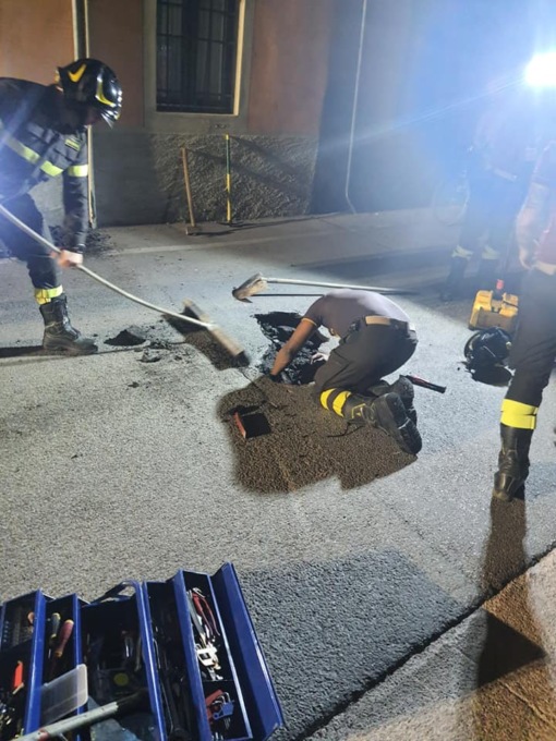 Cede l’asfalto, strada chiusa d’urgenza